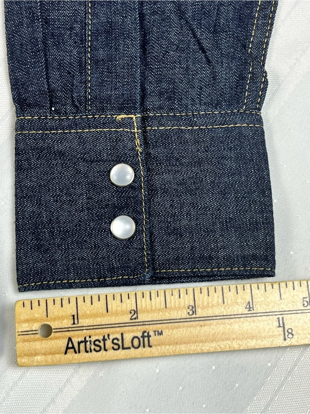 Levi’s Strauss & Co. Long Sleeve Denim Pearl Snap Button Down•Men’s Size Small